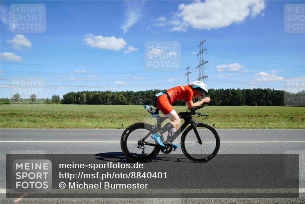 07.09.2025 - 19. Norderstedt Triathlon Michael Burmester http://msf.ph/oto/8840401 07.09.2025 14:27:41 Radfahren 1404 meine-sportfotos.de