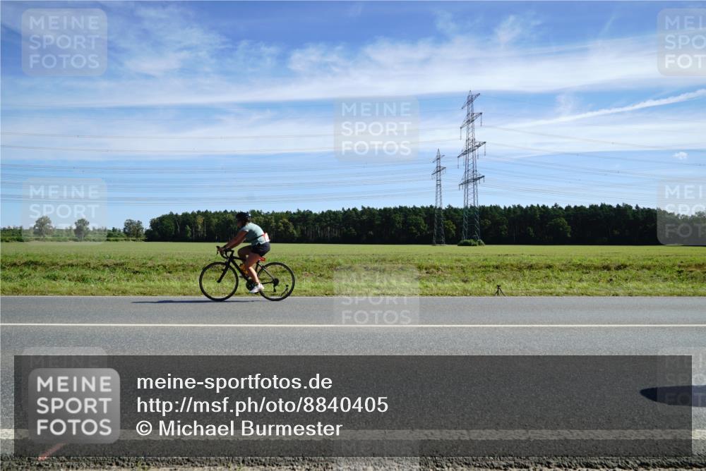 07.09.2025 - 19. Norderstedt Triathlon Michael Burmester http://msf.ph/oto/8840405 07.09.2025 12:20:19 Radfahren 243, 244 meine-sportfotos.de