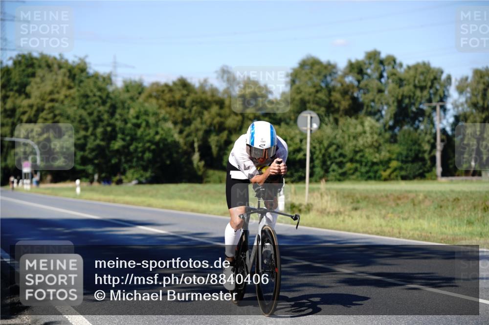 07.09.2025 - 19. Norderstedt Triathlon Michael Burmester http://msf.ph/oto/8840406 07.09.2025 14:59:50 Radfahren 1501 meine-sportfotos.de
