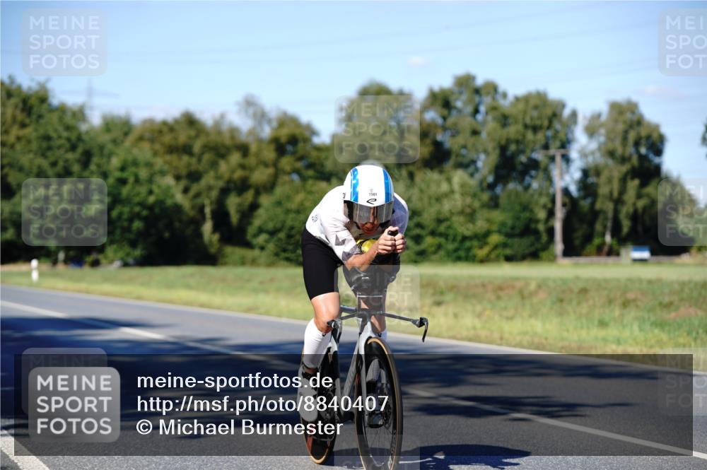 07.09.2025 - 19. Norderstedt Triathlon Michael Burmester http://msf.ph/oto/8840407 07.09.2025 14:59:50 Radfahren 1501 meine-sportfotos.de