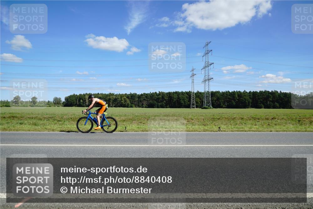 07.09.2025 - 19. Norderstedt Triathlon Michael Burmester http://msf.ph/oto/8840408 07.09.2025 14:27:44 Radfahren 1404, 1507 meine-sportfotos.de