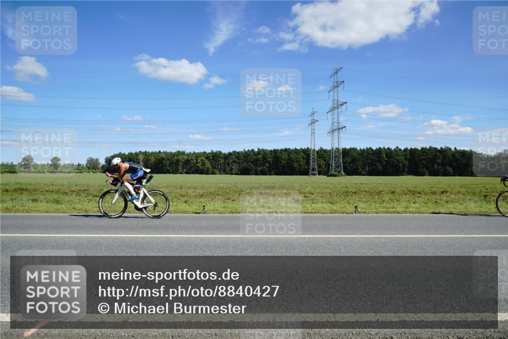 07.09.2025 - 19. Norderstedt Triathlon Michael Burmester http://msf.ph/oto/8840427 07.09.2025 14:27:52 Radfahren 398, 1014 meine-sportfotos.de