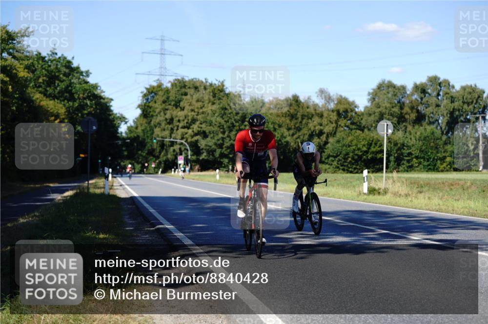 07.09.2025 - 19. Norderstedt Triathlon Michael Burmester http://msf.ph/oto/8840428 07.09.2025 15:00:16 Radfahren 382, 1497, 1506 meine-sportfotos.de
