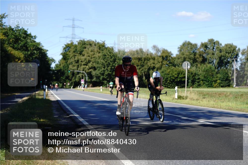 07.09.2025 - 19. Norderstedt Triathlon Michael Burmester http://msf.ph/oto/8840430 07.09.2025 15:00:16 Radfahren 382, 1497, 1506 meine-sportfotos.de