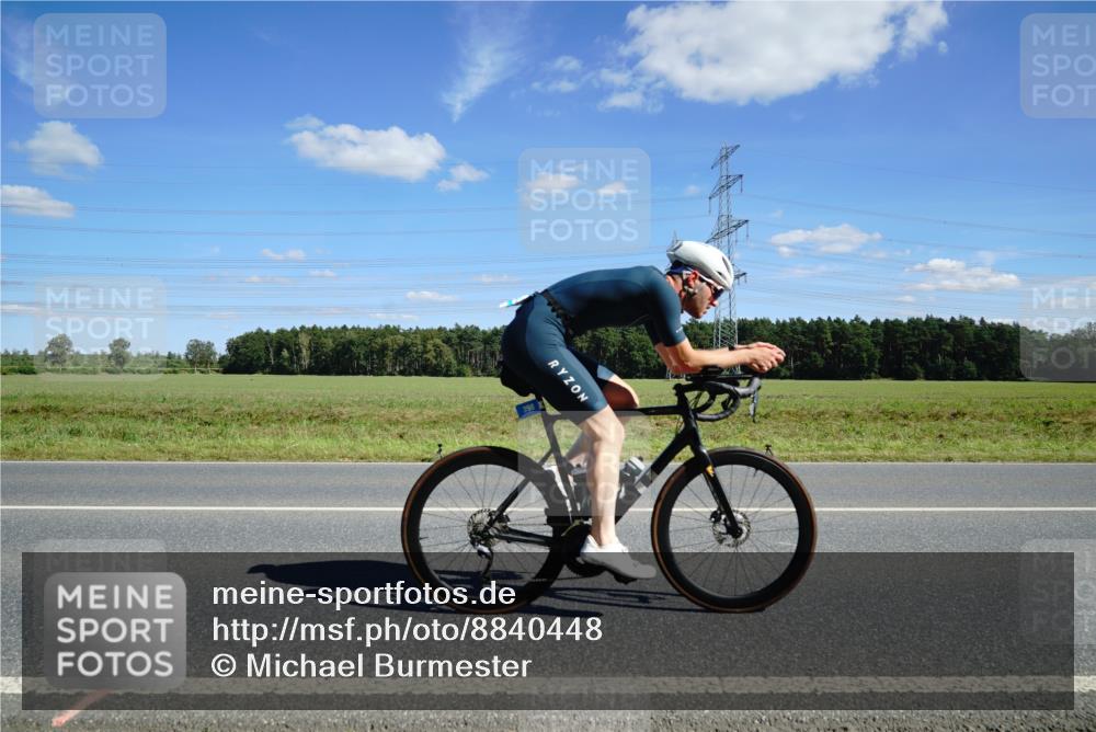 07.09.2025 - 19. Norderstedt Triathlon Michael Burmester http://msf.ph/oto/8840448 07.09.2025 14:27:54 Radfahren 398, 1014 meine-sportfotos.de