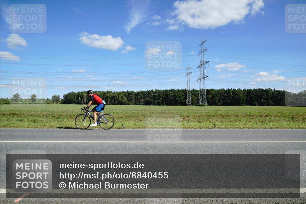 07.09.2025 - 19. Norderstedt Triathlon Michael Burmester http://msf.ph/oto/8840455 07.09.2025 14:27:58 Radfahren 462 meine-sportfotos.de