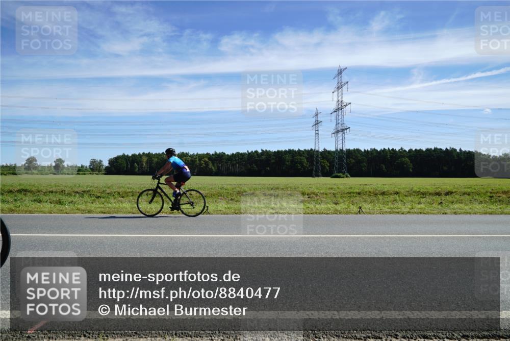 07.09.2025 - 19. Norderstedt Triathlon Michael Burmester http://msf.ph/oto/8840477 07.09.2025 12:20:50 Radfahren 824, 1322 meine-sportfotos.de