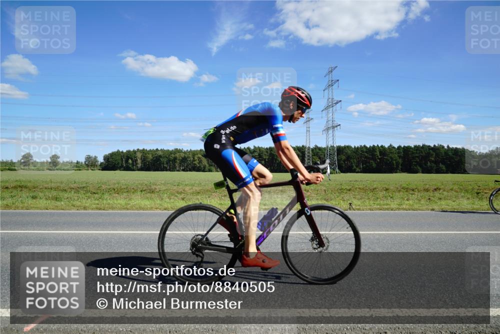 07.09.2025 - 19. Norderstedt Triathlon Michael Burmester http://msf.ph/oto/8840505 07.09.2025 14:28:12 Radfahren 1006, 1036, 1040 meine-sportfotos.de