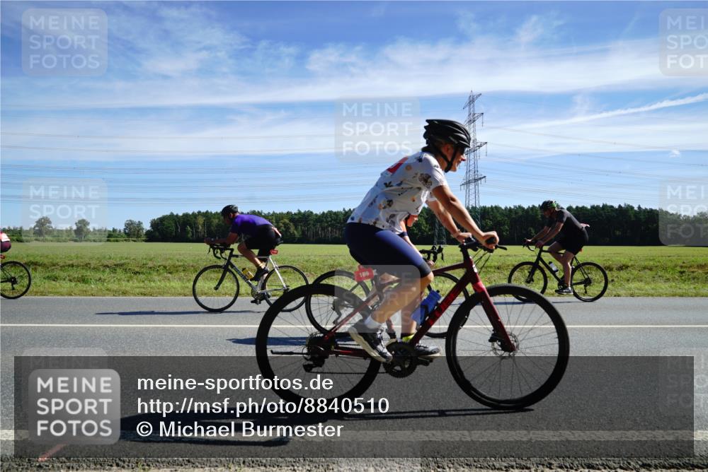 07.09.2025 - 19. Norderstedt Triathlon Michael Burmester http://msf.ph/oto/8840510 07.09.2025 12:20:56 Radfahren 169, 189, 273, 739, 1243 meine-sportfotos.de