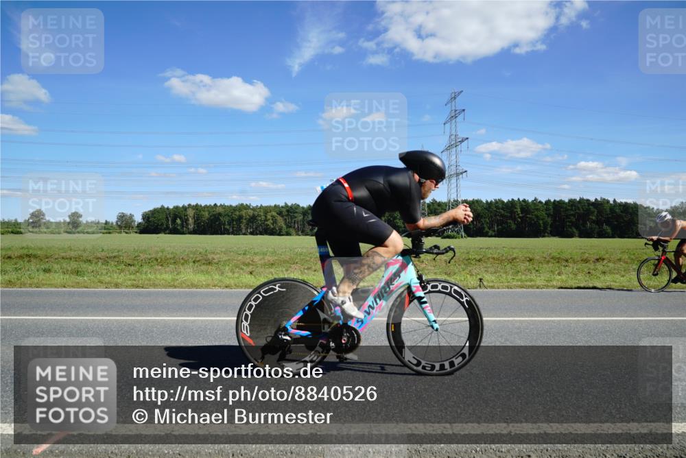 07.09.2025 - 19. Norderstedt Triathlon Michael Burmester http://msf.ph/oto/8840526 07.09.2025 14:28:16 Radfahren 1459 meine-sportfotos.de