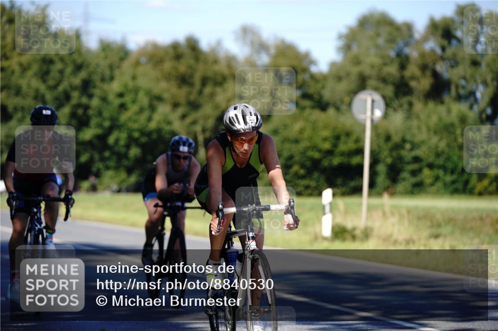 07.09.2025 - 19. Norderstedt Triathlon Michael Burmester http://msf.ph/oto/8840530 07.09.2025 15:02:35 Radfahren 374, 450, 1422 meine-sportfotos.de