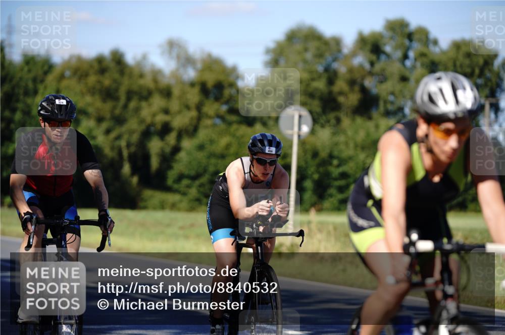 07.09.2025 - 19. Norderstedt Triathlon Michael Burmester http://msf.ph/oto/8840532 07.09.2025 15:02:35 Radfahren 374, 450, 1422 meine-sportfotos.de