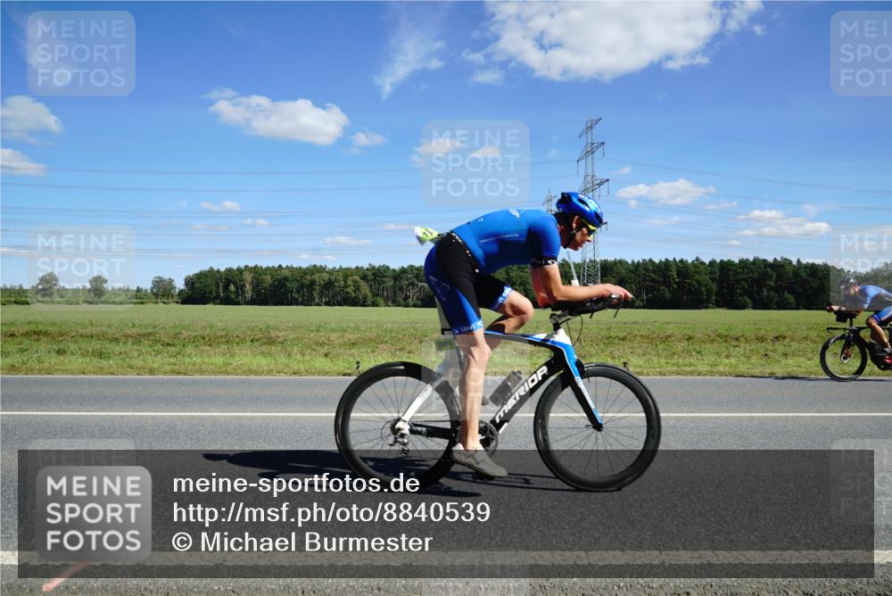 07.09.2025 - 19. Norderstedt Triathlon Michael Burmester http://msf.ph/oto/8840539 07.09.2025 14:28:20 Radfahren 1009 meine-sportfotos.de