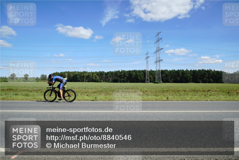 07.09.2025 - 19. Norderstedt Triathlon Michael Burmester http://msf.ph/oto/8840546 07.09.2025 14:28:21 Radfahren 1009 meine-sportfotos.de