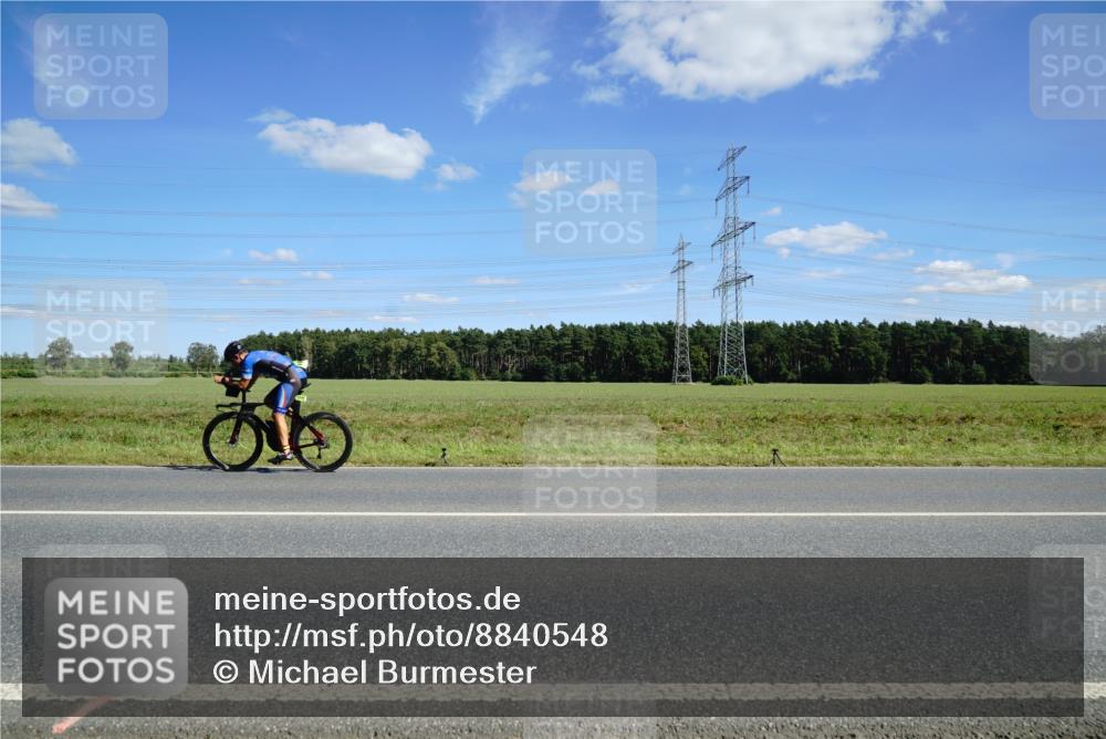 07.09.2025 - 19. Norderstedt Triathlon Michael Burmester http://msf.ph/oto/8840548 07.09.2025 14:28:21 Radfahren 1009 meine-sportfotos.de