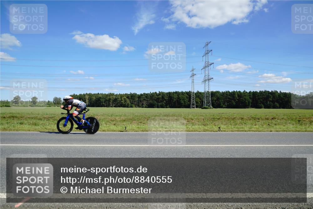 07.09.2025 - 19. Norderstedt Triathlon Michael Burmester http://msf.ph/oto/8840555 07.09.2025 14:28:22 Radfahren 1009 meine-sportfotos.de