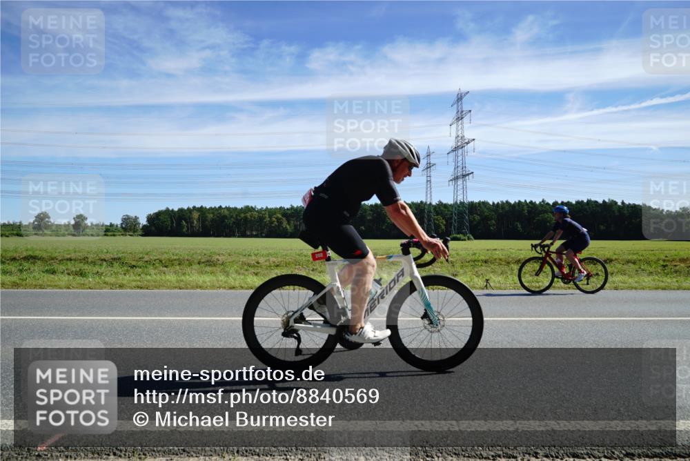 07.09.2025 - 19. Norderstedt Triathlon Michael Burmester http://msf.ph/oto/8840569 07.09.2025 12:21:13 Radfahren 176, 202, 699, 1252 meine-sportfotos.de