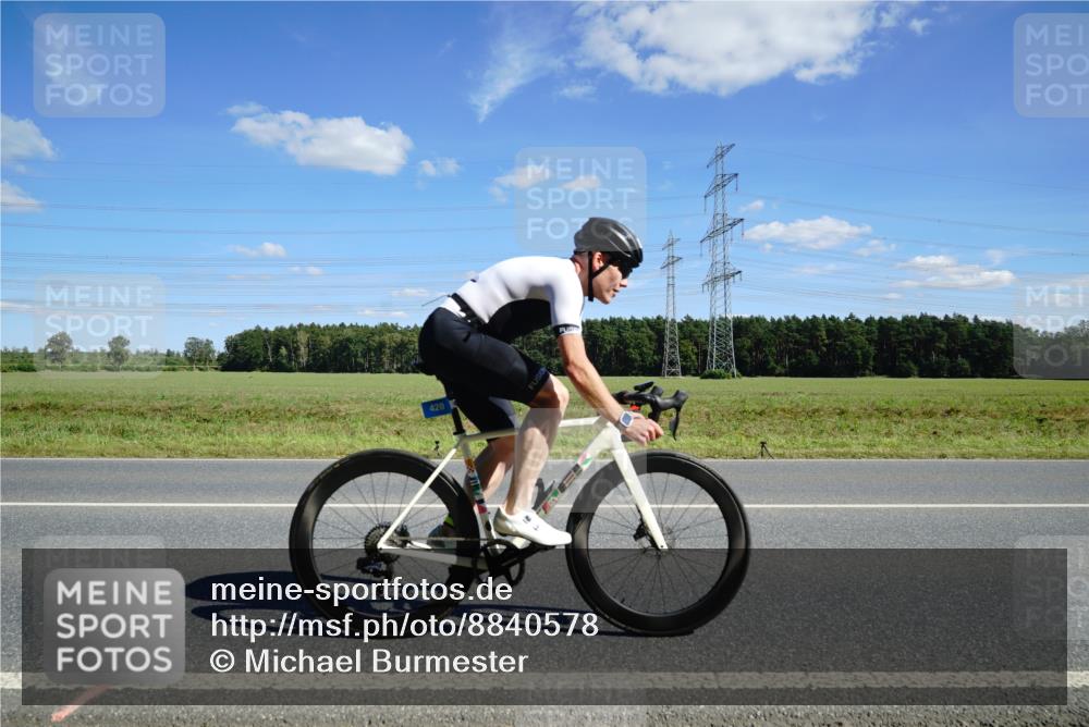 07.09.2025 - 19. Norderstedt Triathlon Michael Burmester http://msf.ph/oto/8840578 07.09.2025 14:28:39 Radfahren 420, 449, 982, 1462 meine-sportfotos.de