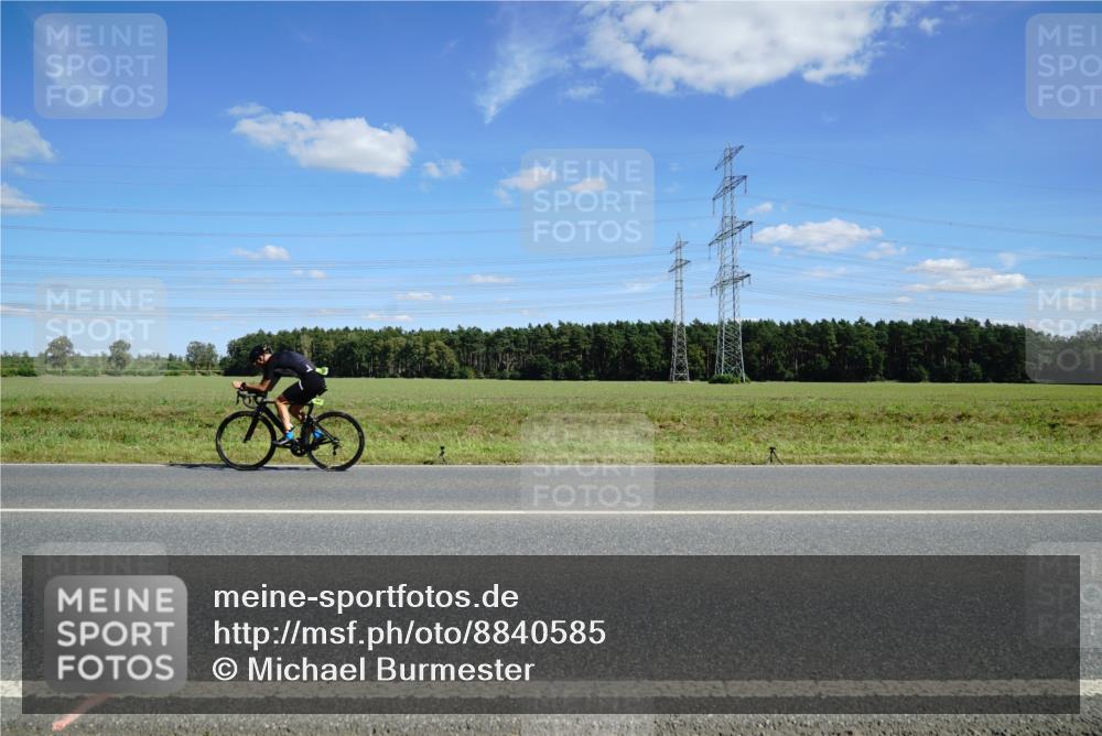 07.09.2025 - 19. Norderstedt Triathlon Michael Burmester http://msf.ph/oto/8840585 07.09.2025 14:28:40 Radfahren 420, 449, 963, 1462 meine-sportfotos.de