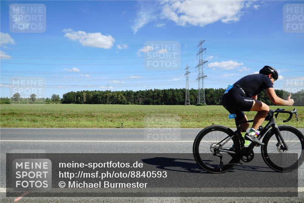 07.09.2025 - 19. Norderstedt Triathlon Michael Burmester http://msf.ph/oto/8840593 07.09.2025 14:28:41 Radfahren 420, 449, 963, 1462 meine-sportfotos.de
