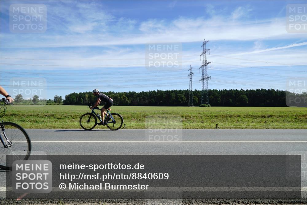 07.09.2025 - 19. Norderstedt Triathlon Michael Burmester http://msf.ph/oto/8840609 07.09.2025 12:21:28 Radfahren 709, 1224 meine-sportfotos.de