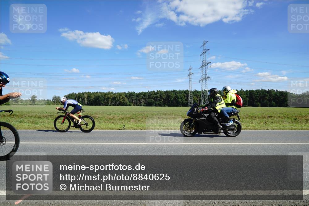 07.09.2025 - 19. Norderstedt Triathlon Michael Burmester http://msf.ph/oto/8840625 07.09.2025 14:28:52 Radfahren 393, 964, 1013, 1027, 1034 meine-sportfotos.de