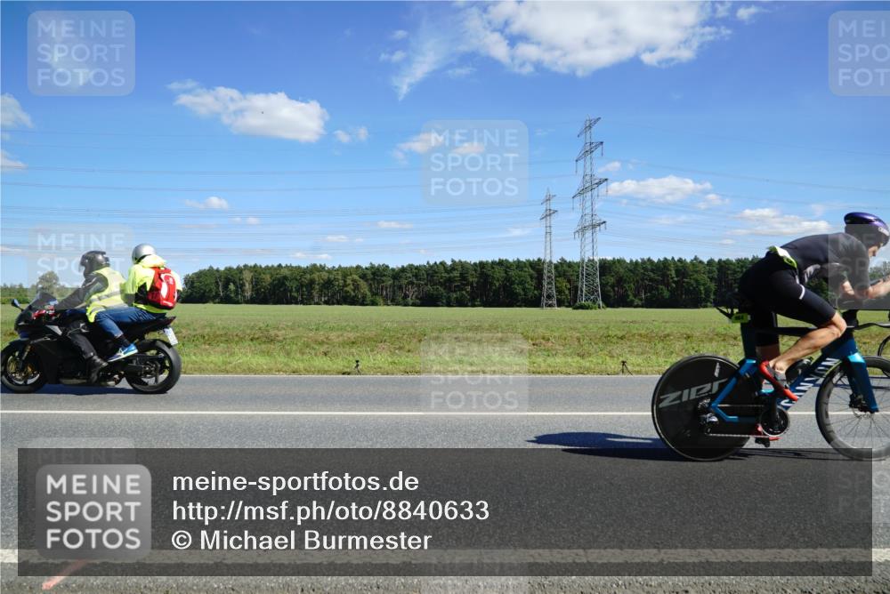 07.09.2025 - 19. Norderstedt Triathlon Michael Burmester http://msf.ph/oto/8840633 07.09.2025 14:28:53 Radfahren 393, 964, 1013, 1027, 1034 meine-sportfotos.de