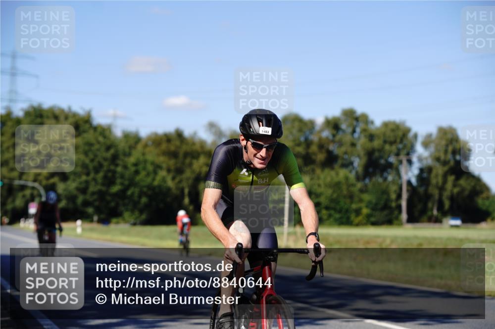 07.09.2025 - 19. Norderstedt Triathlon Michael Burmester http://msf.ph/oto/8840644 07.09.2025 15:05:09 Radfahren 1483, 1486 meine-sportfotos.de