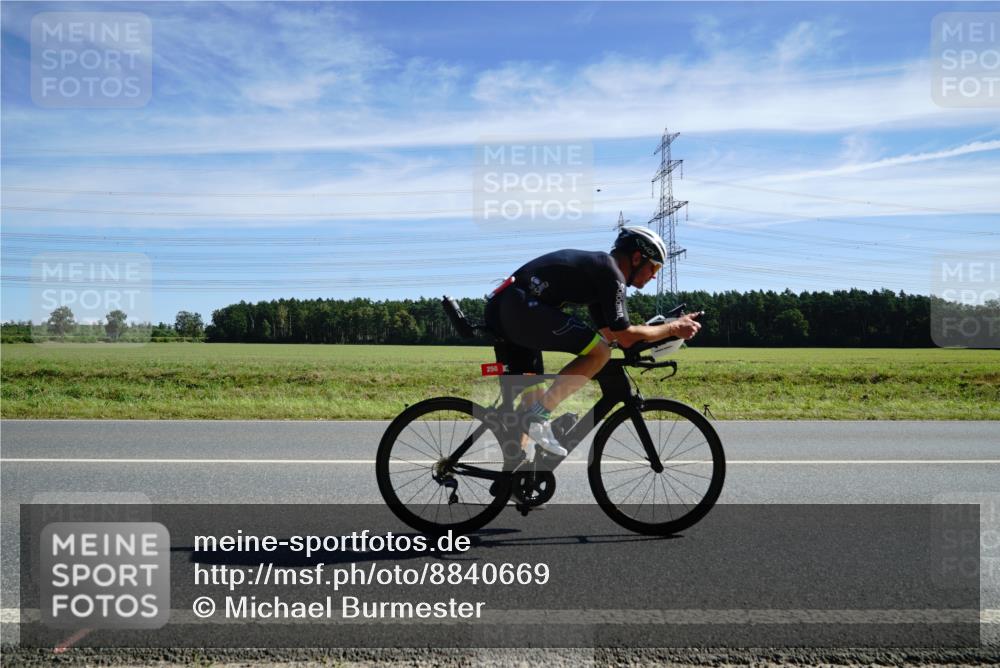 07.09.2025 - 19. Norderstedt Triathlon Michael Burmester http://msf.ph/oto/8840669 07.09.2025 12:21:56 Radfahren 218, 250, 1342 meine-sportfotos.de