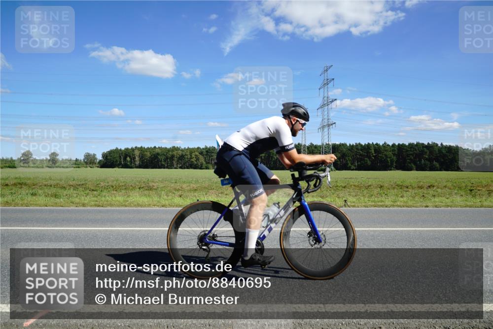 07.09.2025 - 19. Norderstedt Triathlon Michael Burmester http://msf.ph/oto/8840695 07.09.2025 14:29:05 Radfahren 364, 373, 391, 463 meine-sportfotos.de