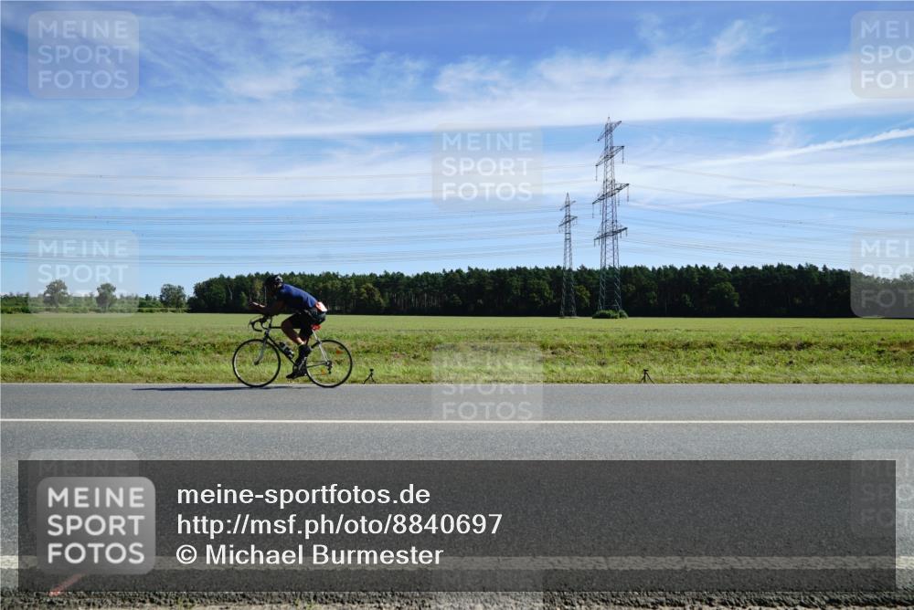 07.09.2025 - 19. Norderstedt Triathlon Michael Burmester http://msf.ph/oto/8840697 07.09.2025 12:22:01 Radfahren 218 meine-sportfotos.de