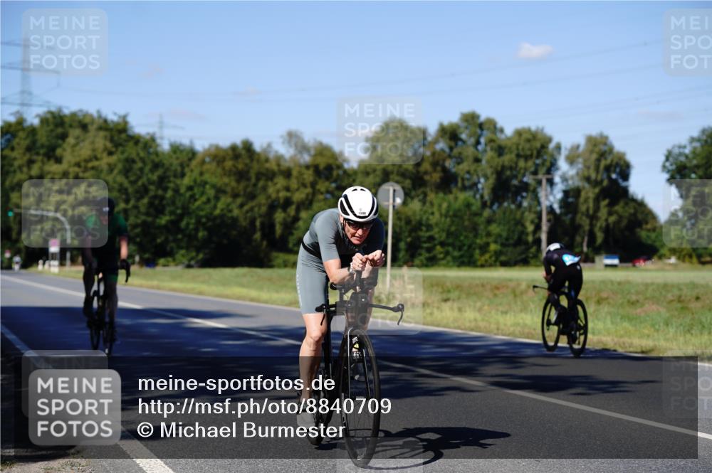 07.09.2025 - 19. Norderstedt Triathlon Michael Burmester http://msf.ph/oto/8840709 07.09.2025 15:07:22 Radfahren 1492, 1508 meine-sportfotos.de