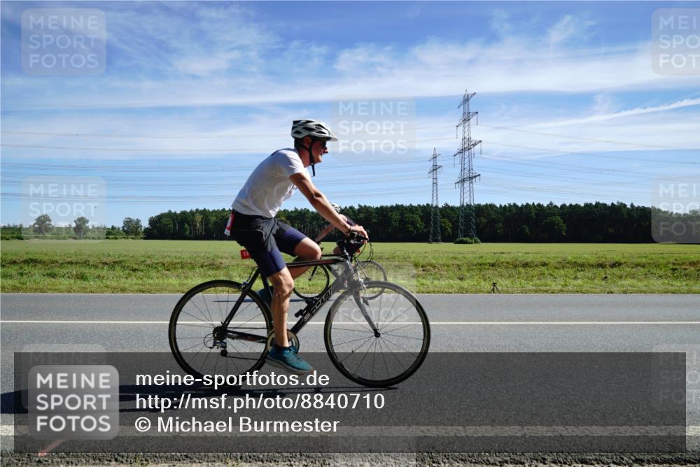 07.09.2025 - 19. Norderstedt Triathlon Michael Burmester http://msf.ph/oto/8840710 07.09.2025 12:22:04 Radfahren 188, 1346, 1398 meine-sportfotos.de