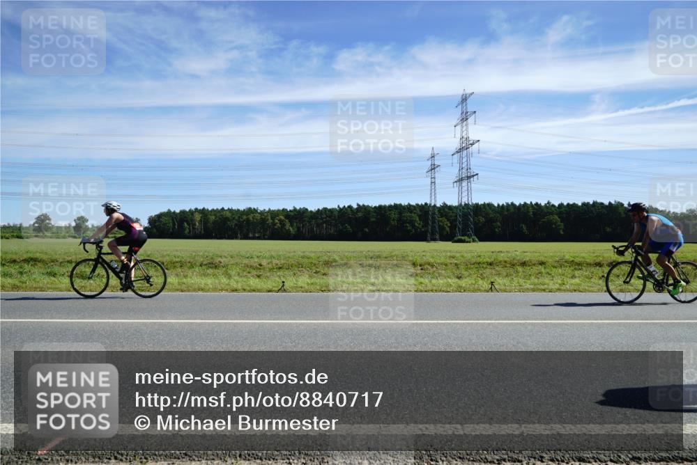 07.09.2025 - 19. Norderstedt Triathlon Michael Burmester http://msf.ph/oto/8840717 07.09.2025 12:22:05 Radfahren 188, 1346, 1398 meine-sportfotos.de