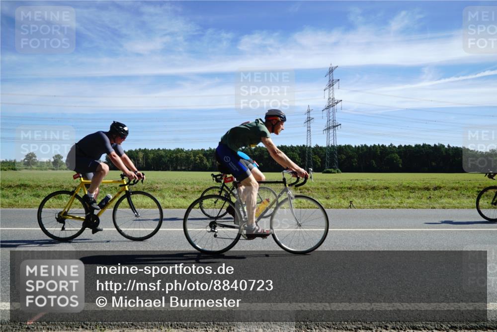 07.09.2025 - 19. Norderstedt Triathlon Michael Burmester http://msf.ph/oto/8840723 07.09.2025 12:22:05 Radfahren 188, 1346, 1398 meine-sportfotos.de