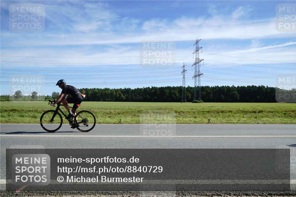 07.09.2025 - 19. Norderstedt Triathlon Michael Burmester http://msf.ph/oto/8840729 07.09.2025 12:22:06 Radfahren 188, 1346, 1398 meine-sportfotos.de
