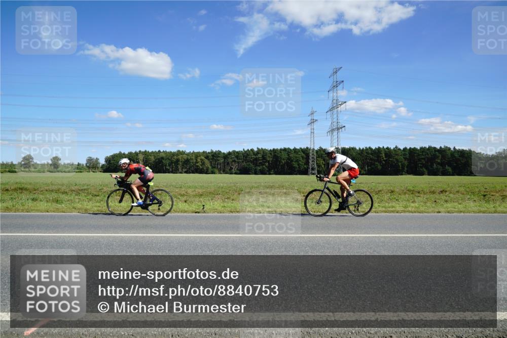 07.09.2025 - 19. Norderstedt Triathlon Michael Burmester http://msf.ph/oto/8840753 07.09.2025 14:29:29 Radfahren 1031 meine-sportfotos.de