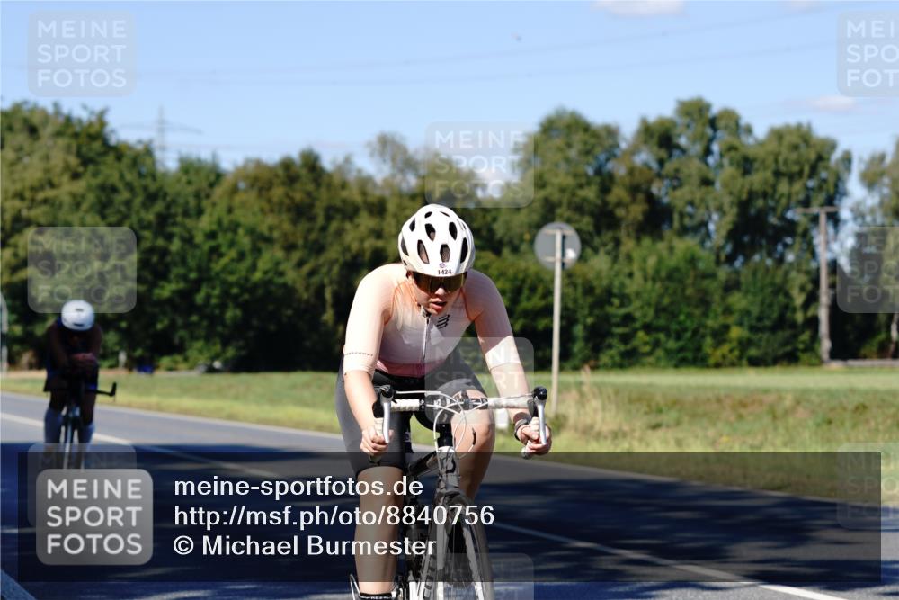 07.09.2025 - 19. Norderstedt Triathlon Michael Burmester http://msf.ph/oto/8840756 07.09.2025 15:09:16 Radfahren 477, 1424, 1494 meine-sportfotos.de