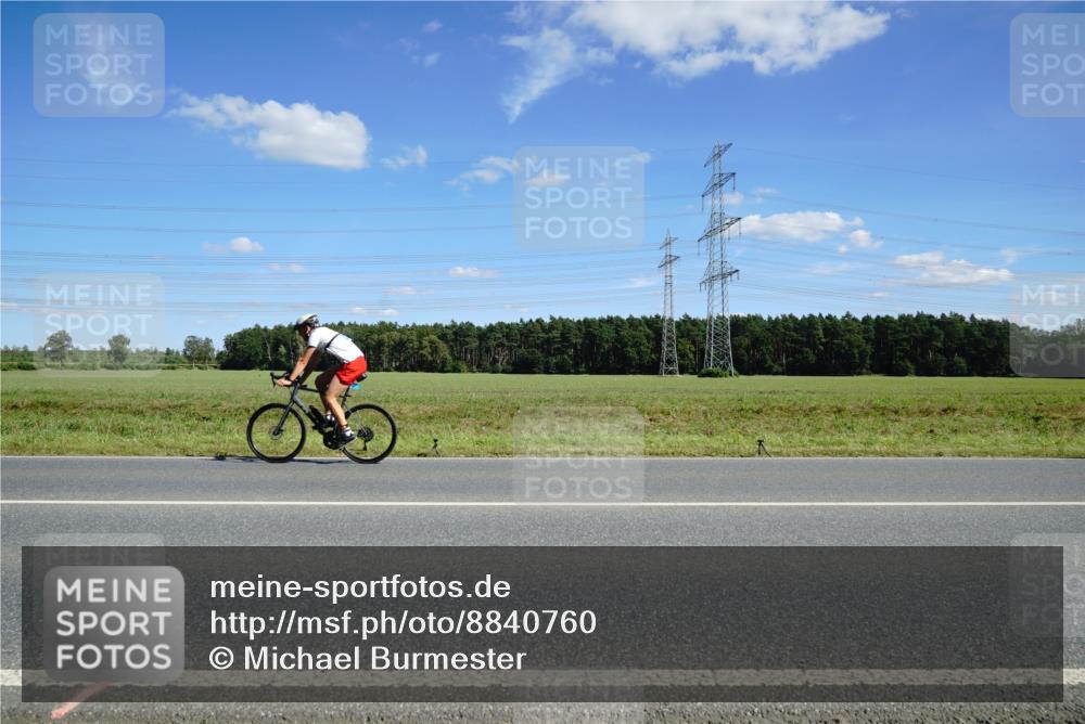 07.09.2025 - 19. Norderstedt Triathlon Michael Burmester http://msf.ph/oto/8840760 07.09.2025 14:29:29 Radfahren 1031 meine-sportfotos.de