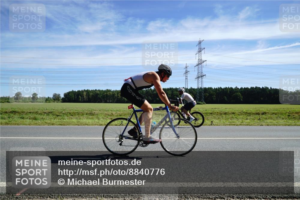 07.09.2025 - 19. Norderstedt Triathlon Michael Burmester http://msf.ph/oto/8840776 07.09.2025 12:22:21 Radfahren 236, 308, 783, 1359 meine-sportfotos.de