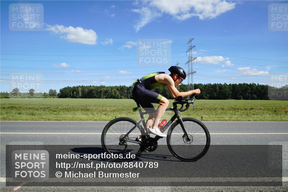 07.09.2025 - 19. Norderstedt Triathlon Michael Burmester http://msf.ph/oto/8840789 07.09.2025 14:29:34 Radfahren 994, 1031, 1038 meine-sportfotos.de