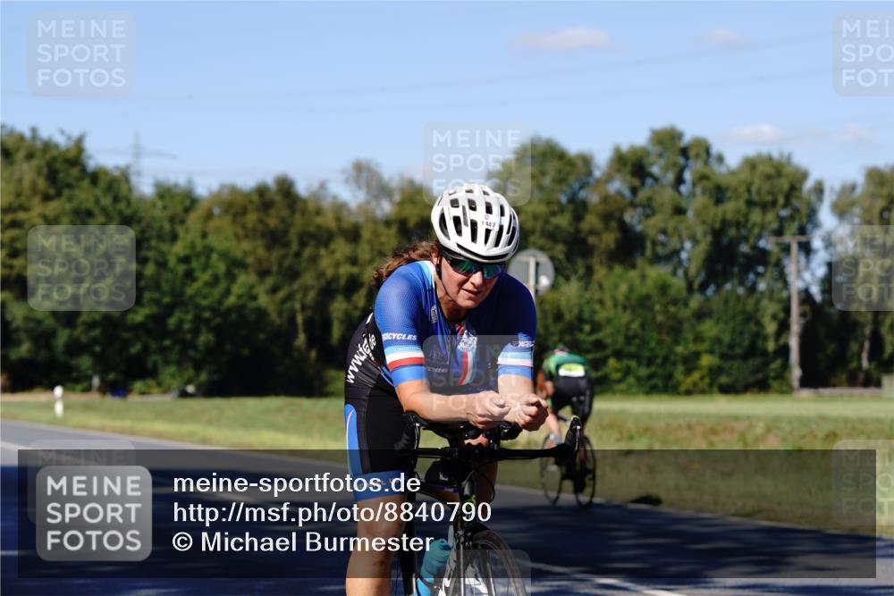 07.09.2025 - 19. Norderstedt Triathlon Michael Burmester http://msf.ph/oto/8840790 07.09.2025 15:09:56 Radfahren 953, 1447 meine-sportfotos.de