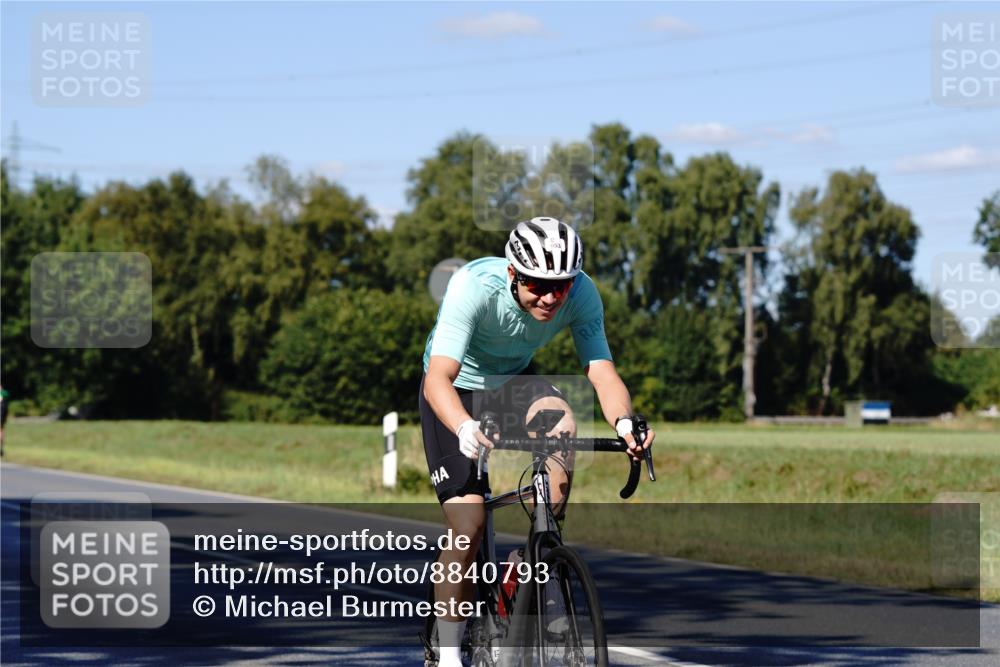 07.09.2025 - 19. Norderstedt Triathlon Michael Burmester http://msf.ph/oto/8840793 07.09.2025 15:10:00 Radfahren 953 meine-sportfotos.de