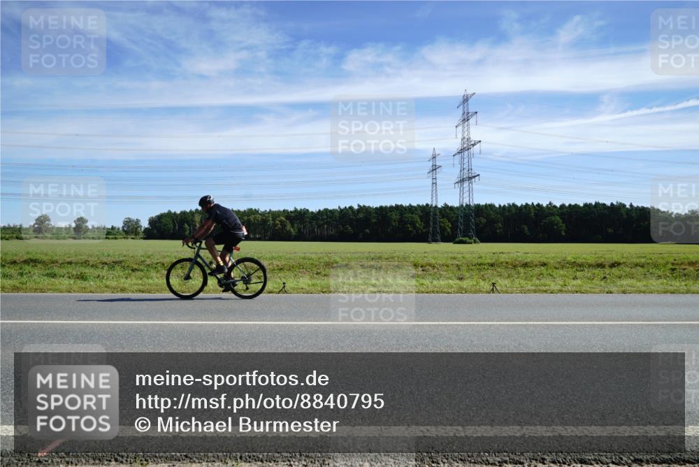 07.09.2025 - 19. Norderstedt Triathlon Michael Burmester http://msf.ph/oto/8840795 07.09.2025 12:22:23 Radfahren 236, 757, 783, 792, 1359 meine-sportfotos.de