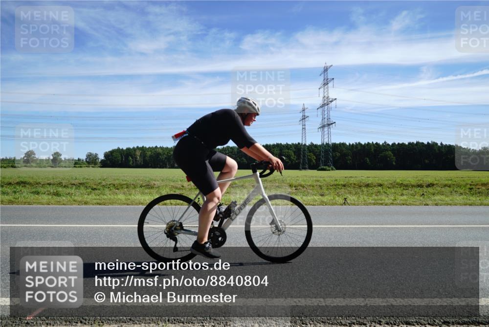 07.09.2025 - 19. Norderstedt Triathlon Michael Burmester http://msf.ph/oto/8840804 07.09.2025 12:22:25 Radfahren 725, 757, 792, 1338, 1359 meine-sportfotos.de