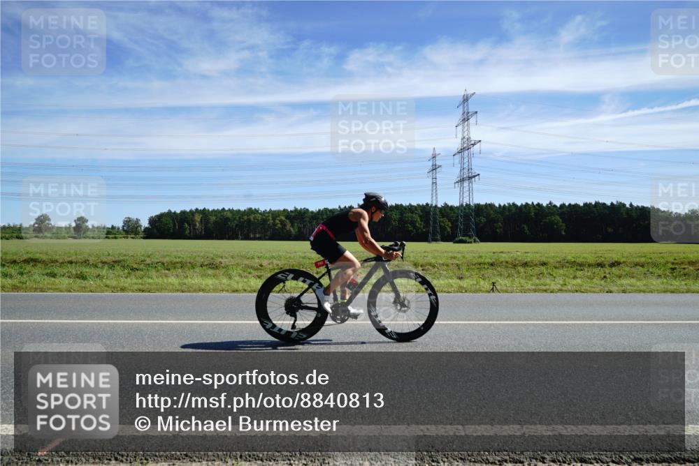 07.09.2025 - 19. Norderstedt Triathlon Michael Burmester http://msf.ph/oto/8840813 07.09.2025 12:22:26 Radfahren 725, 757, 792, 1338 meine-sportfotos.de