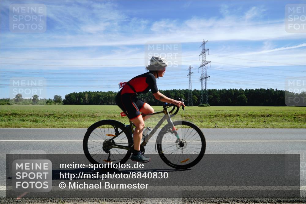 07.09.2025 - 19. Norderstedt Triathlon Michael Burmester http://msf.ph/oto/8840830 07.09.2025 12:22:27 Radfahren 725, 757, 792, 1338 meine-sportfotos.de