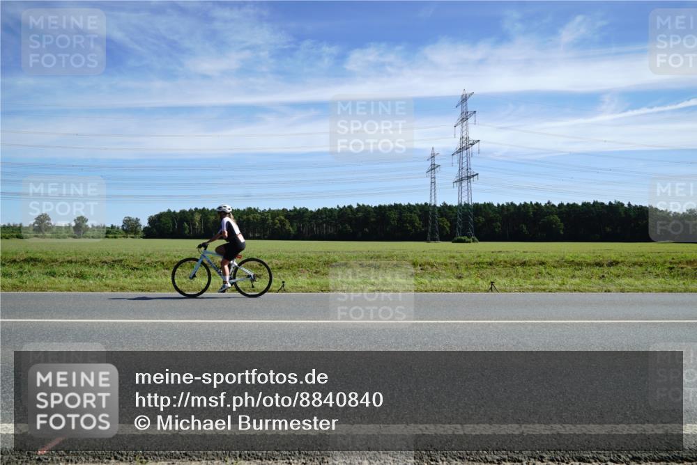 07.09.2025 - 19. Norderstedt Triathlon Michael Burmester http://msf.ph/oto/8840840 07.09.2025 12:22:29 Radfahren 725, 792, 1338 meine-sportfotos.de
