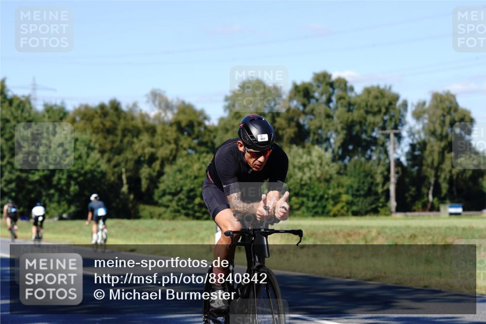07.09.2025 - 19. Norderstedt Triathlon Michael Burmester http://msf.ph/oto/8840842 07.09.2025 15:10:52 Radfahren 932, 951 meine-sportfotos.de