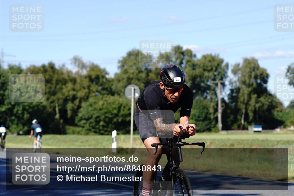 07.09.2025 - 19. Norderstedt Triathlon Michael Burmester http://msf.ph/oto/8840843 07.09.2025 15:10:52 Radfahren 932, 951 meine-sportfotos.de